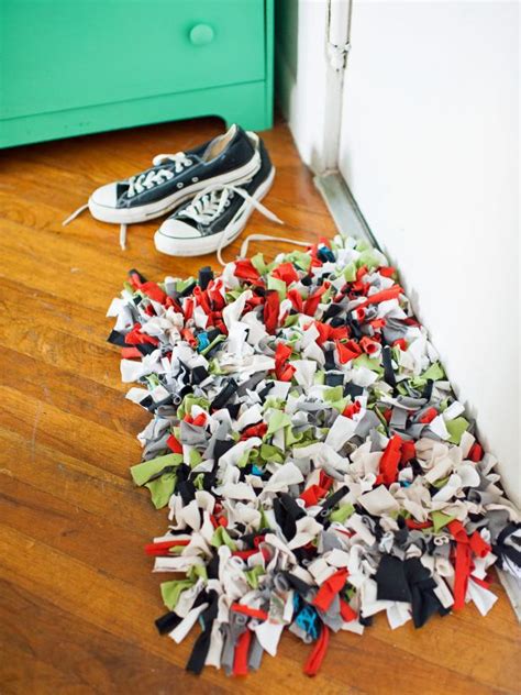 15 Creative Ways To Upcycle Old T Shirts Diy Recycling Craft Projects