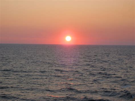 Sonnenuntergang Auf Dem Meer Foto And Bild Sonnenuntergänge Himmel And Universum Sonstige Bilder