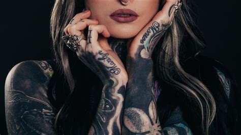 Becky Holt La Modelo De Onlyfans Con La Vagina M S Tatuada Del Mundo