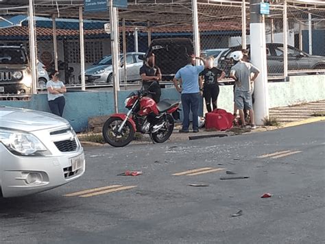 acidente entre carro e moto deixa motociclista ferido jornal bragança