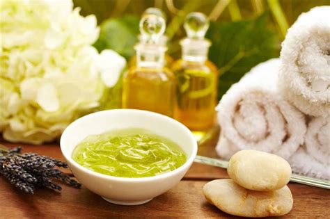 How And Why Should We Use Natural Skin Care Products
