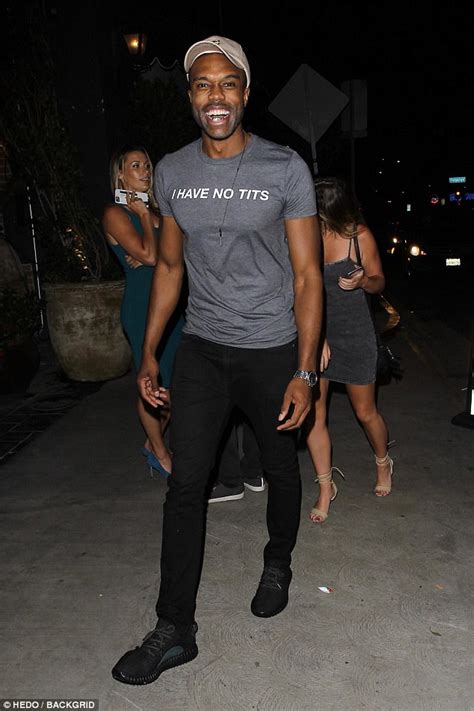 Demario Jackson Looks Happy With Two Ladies By His Side Daily Mail Online