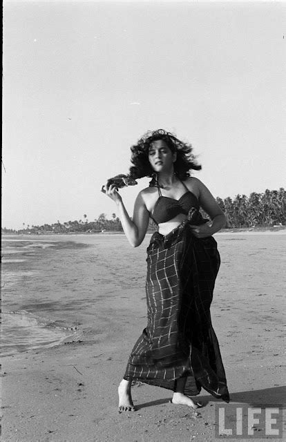 Nalini Jaywant Hindi Movie Star Sea Beach Photoshoot 1951 Old Indian Photos