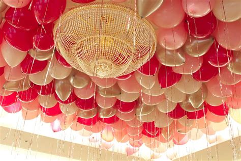 Do you know where has top quality balloons ceiling at lowest prices and best services? Ceiling Décor - Balloon Artistry