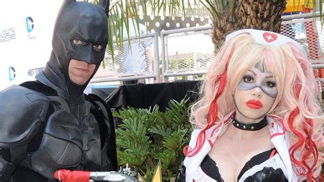 Харли Куинн Почему идея сцены секса с Бэтменом была отвергнута eng news