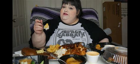 hungry fat chick says she would love to do a collab with foodie beauty will our favourite