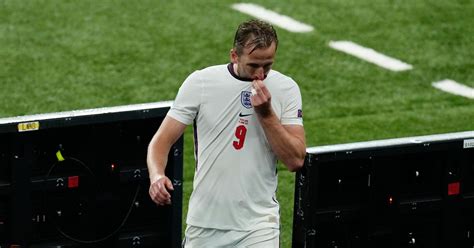 The england international scooped the premier league player of the year gong at the london football awards last night. Tottenham star Harry Kane told his 'best fit' amid ...