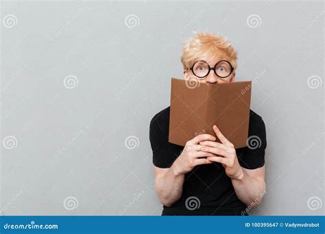 Shocked Caucasian Man Reading Book Stock Image Image Of Advertisement Looking 100395647