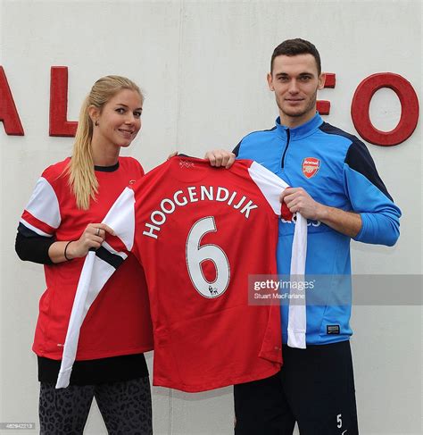 New Arsenal Ladies Signing Anouk Hoogendijk Poses With Mens Captain