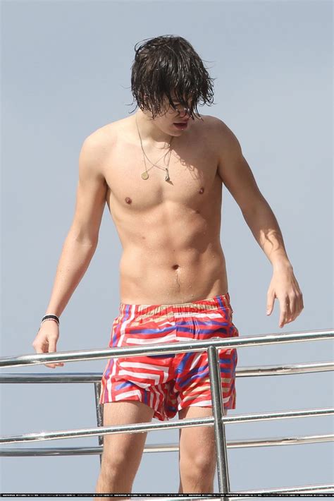 The Stars Come Out To Play Harry Styles Shirtless Barefoot Pics