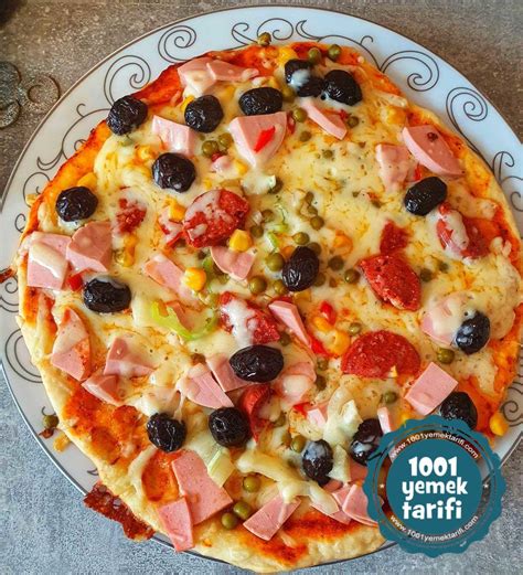 Evde Kolay Küçük Pizza Yapımı - Tavada Kolay Pizza Tarifi: Evde Pizza Hamuru ve Sosu Nasıl Yapılır