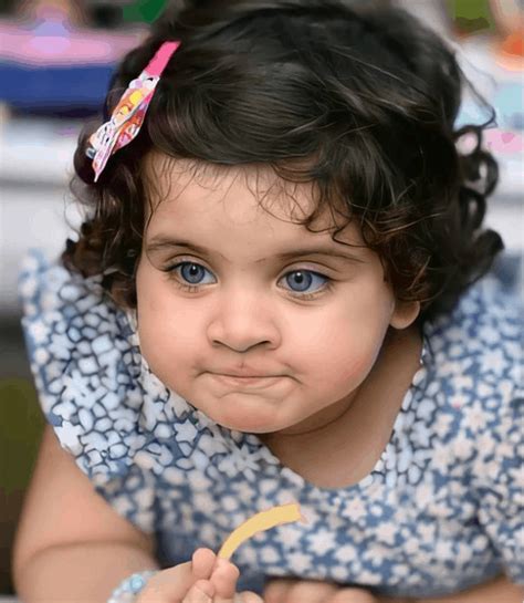 Adorable New Pics Of Aiman Khan Daughter Amal Muneeb Showbiz Hut