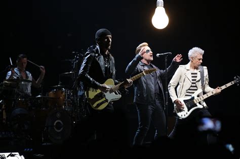 En Images U2 Au Plus Près De Ses Fans à Paris Paris Images Le Pré