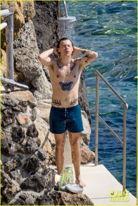 Shirtless Harry Styles Looks So Hot In These New Photos From Italy Photo 1314389 Photo
