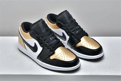 Back in february of 2018, jordan brand released the gold toe air jordan 1 high og which was one of the best sneakers of the year. Air Jordan 1 Low "Gold Toe" Patent Leather CQ9447-700 - FavSole.com