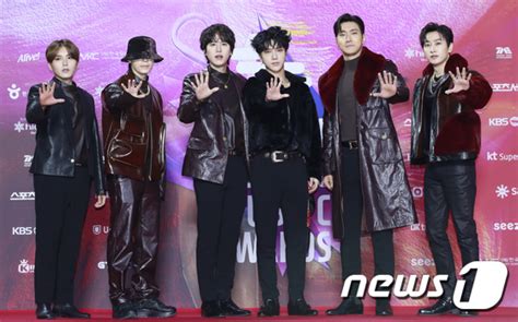Super Junior In Seoul Music Award Red Carpet Photos K Luv