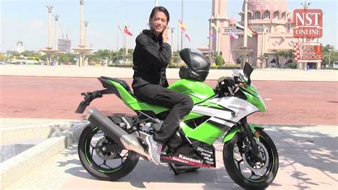 The engine puts out a maximum power of 20.6 kw (28 ps) at 9,700 rpm and 22.6 n.m (2.3 kgf.m) of torque at 8,200 rpm. Kawasaki Ninja 250SL review - YouTube