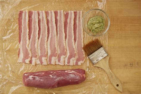 Pork loin may not be as apt to dry out, but covering your pan with foil while roasting helps the meat retain its juiciness. Pork Tenderloin Wrapped On Tin Foil In Oven : The Best Baked Garlic Pork Tenderloin Recipe Ever ...