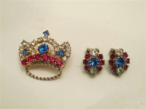 W23 Vintage Kramer Jewelry Set Clip On Earrings Crown Brooch Red