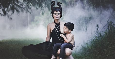 The Sweet Story Behind This Mom S Cosplaying Breastfeeding Photo Huffpost