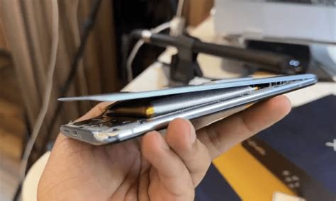 Top 6 Reasons Why Do Smartphone Batteries Get Swollen And Explode