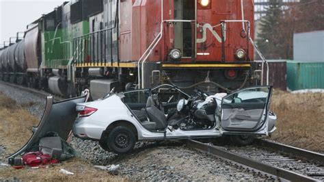 2 Taken To Hospital After Train Hits Vehicle In South Winnipeg Cbc News