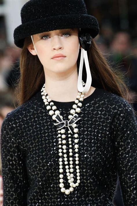 Chanel Fall Ready To Wear Fashion Show Details Vogue Fashion