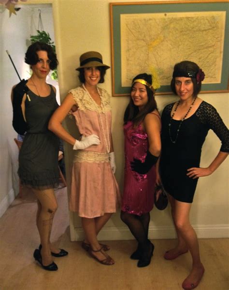 Find out how to design a great gatsby halloween costume for under $30. DIY Halloween costumes | knitbyahenshop