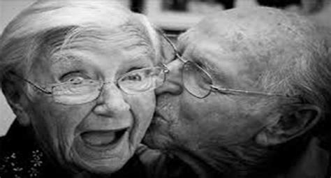 20 Pictures Of Elderly Couples That Prove That There Are No Age Limits When It Comes To Love