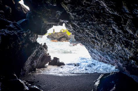 Hike To These Sandy Caves In Hawaii For An Out Of This World Experience