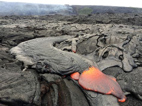 Video Lava Ocean Entry Continues Breakouts On Coastal Plain