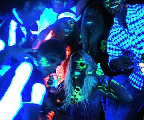 How Many Black Lights Do I Need For A Party
