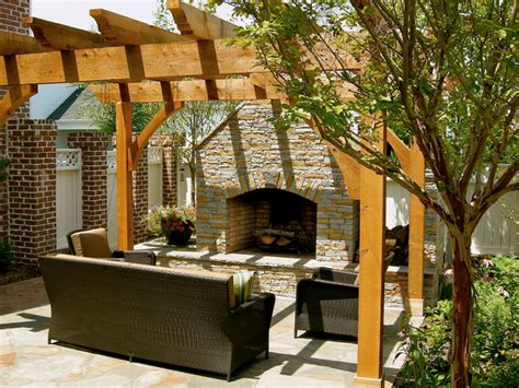 Homeadvisor's outdoor fireplace cost guide provides average prices for stone, stone, gas, or wood burning fireplaces with a chimney or backyard pizza oven. 12 Amazing Outdoor Fireplaces and Fire Pits | DIY Shed ...