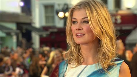 Rosamund Pike At The Made In Dagenham Premiere Red Carpet Youtube