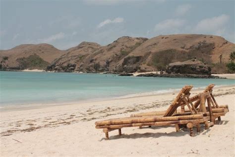Discover 1,100 acres of eloquent poetry amidst. LOMBOK - Tanjung Aan beach | Indonesia