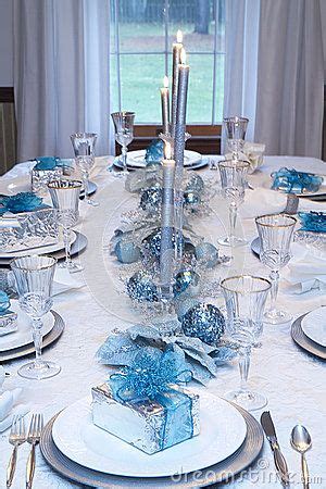 christmasholidaytablesettingbluewhitesilverdecorationscanles