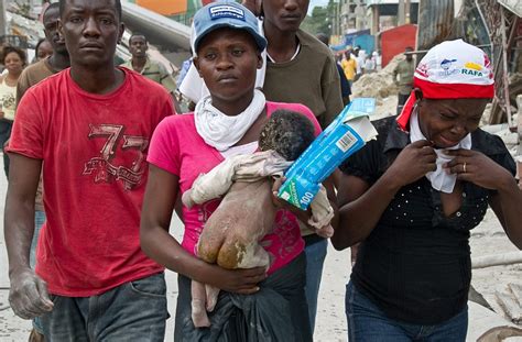 Haiti Earthquake In Pictures Shell Shocked Survivors Roam Streets