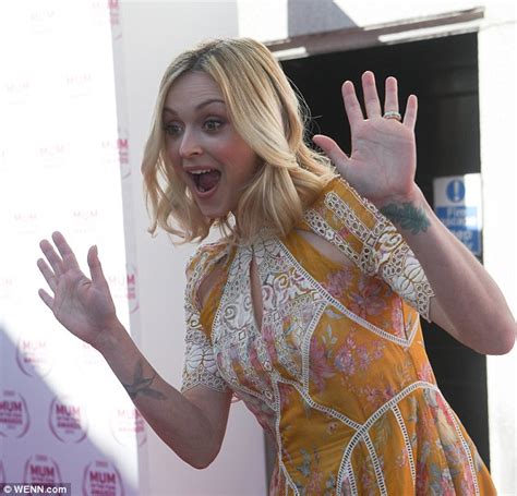 Pregnant Fearne Cotton Attends The Tesco Mum Of The Year Awards Daily Mail Online