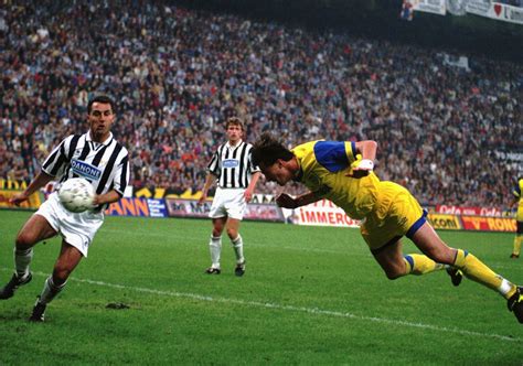 Grande baggio, l'inter è in champions league vieri il parma perde, deve accontentarsi della qualificazione in coppa uefa e saluta una stagione senza. File:Coppa UEFA 1994-95 - Juventus-Parma - Gol di Dino ...