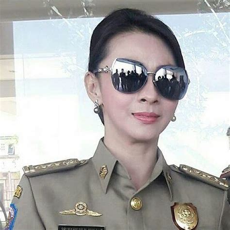 Mantan bupati kepulauan talaud sri wahyumi maria manalip saat diamankan kpk dalam operasi tangkap tangan (ott) tiba di k. Foto2 Cantik dan Biodata Sri Wahyuni Maria Manalip Bupati ...