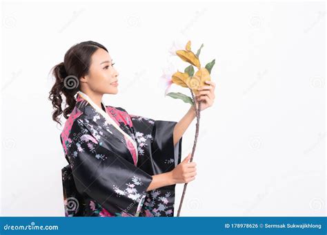 mujeres japonesas usan kimonos foto de archivo imagen de manera geisha 178978626