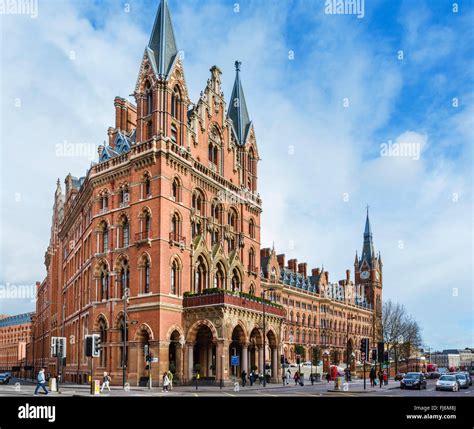 Station Exterior Front London Hi Res Stock Photography And Images Alamy