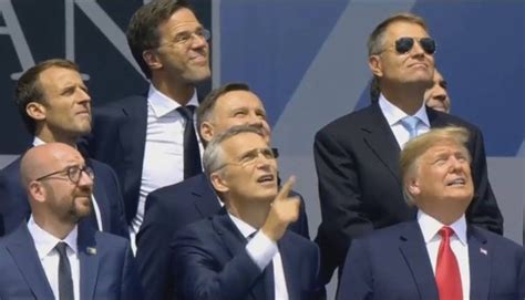 Domnule presedinte, cred ca le trece un fior pe spate pesedistilor (si nu numai) cand privesc aceasta fotografie! Imagine virală cu președintele Klaus Iohannis la Bruxelles ...