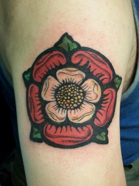 Beautiful china from 1930′s available from 08.08.17 : This tattoo of the Tudor rose shows the two colors of ...