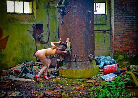 Nude Art Nude Photo Nude Pixs Of A Naked Urbex Woman Erotic Picture