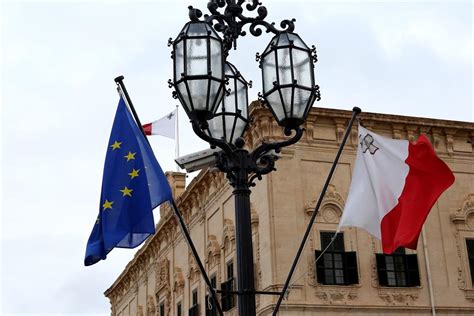 Katolinen Malta hyväksyi samaa sukupuolta olevien avioliitot - Uutiset ...