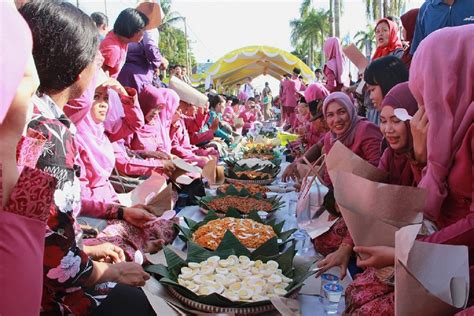 Intip Tradisi Makan Bersama Dari Berbagai Daerah Indonesia