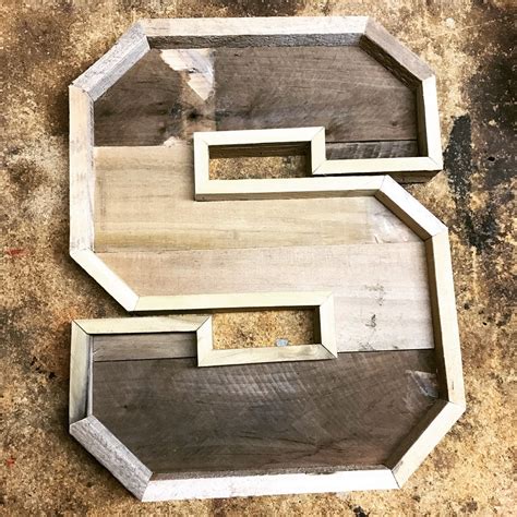 Awesome Variation In Wood Tones In This Rustic Pallet Letter Wood