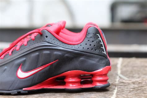 New Nike Shox R4 In The Og Blackred West Nyc