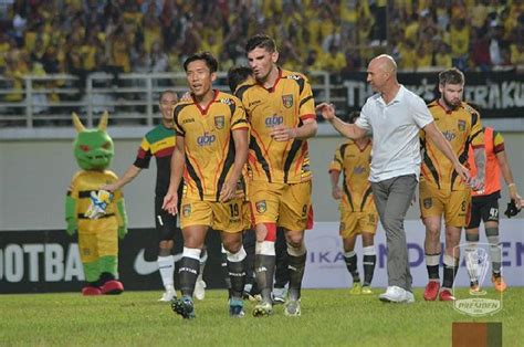 Danny guthrie is a soccer player from england, born on 4/18/1987. Liga 1: Pelatih Mitra Kukar Puji Permainan Persib Bandung ...